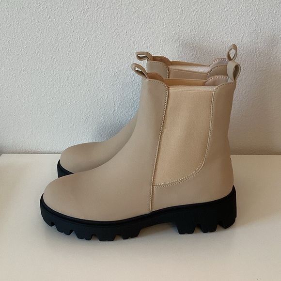 Journee Collection Elegant Tan Ankle Boots with Black Soles - Picture 2 of 5